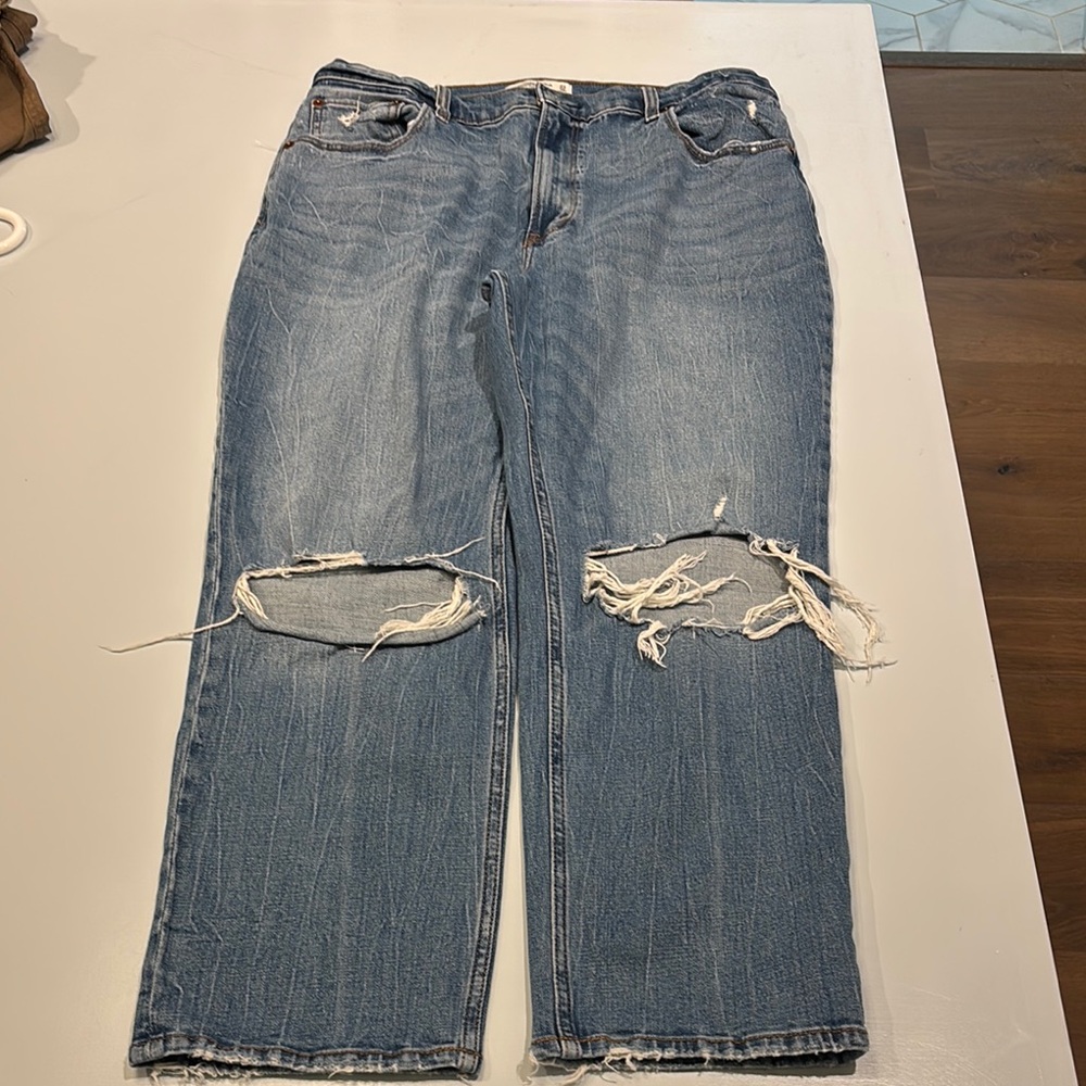 Men's Distressed Blue Jeans